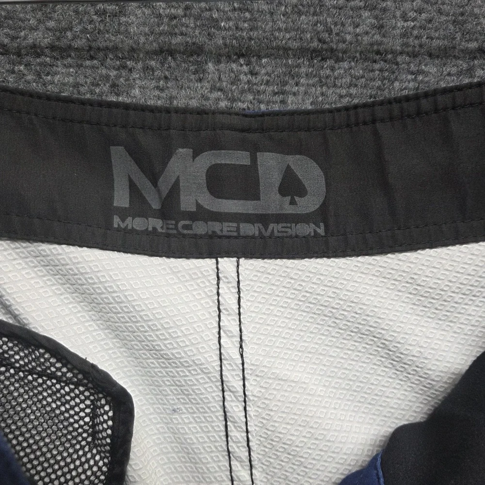 More Core Division MCD Board Shorts Mens 34 10